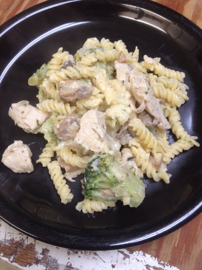 Alfredo Pasta with Turkey and Veggies | Small Town Living in Nevada